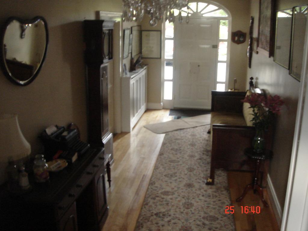 Bed and Breakfast Abbey House Томастаун Экстерьер фото